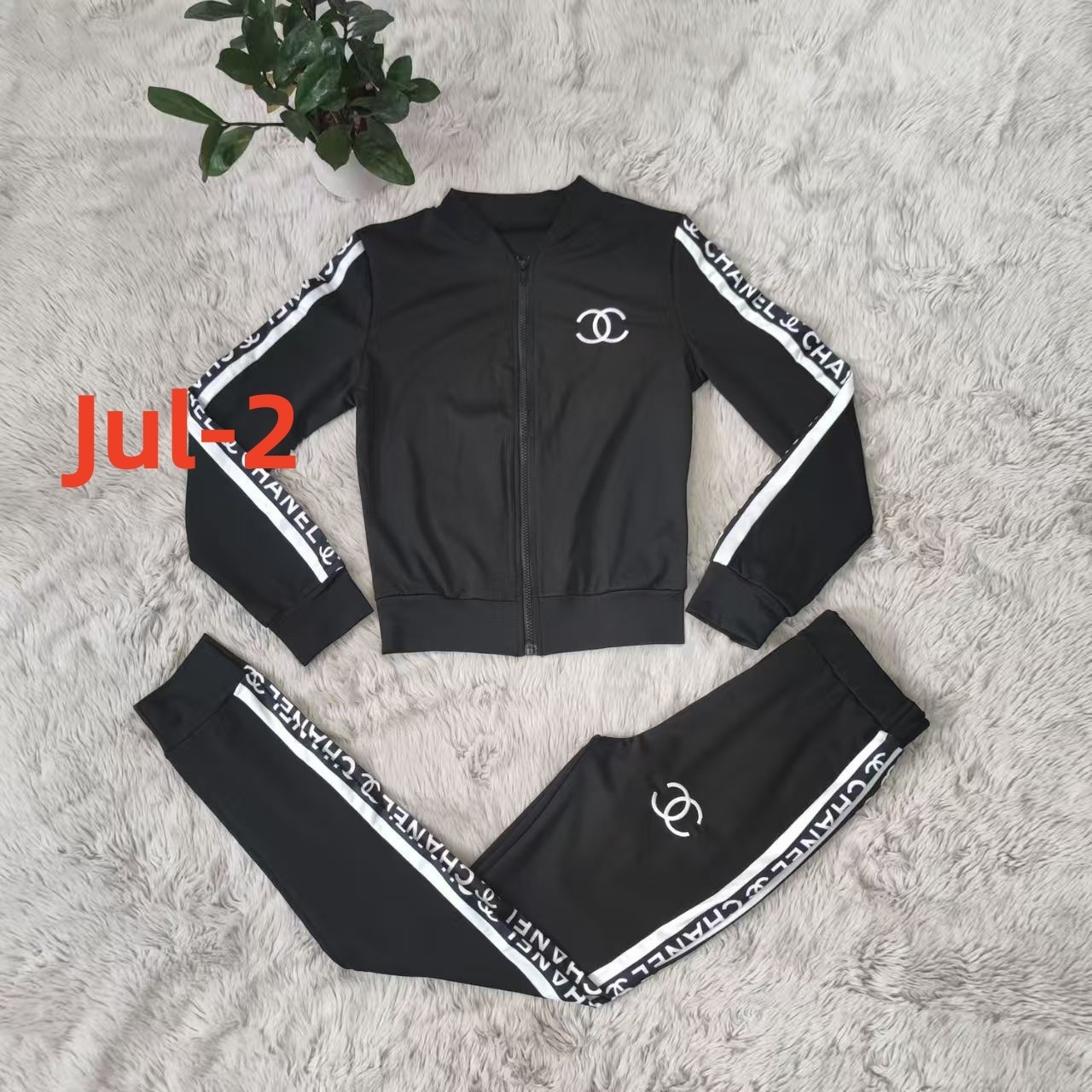 חליפת ספורט Chanel נשים 2026 שורטס והודי אופנתי