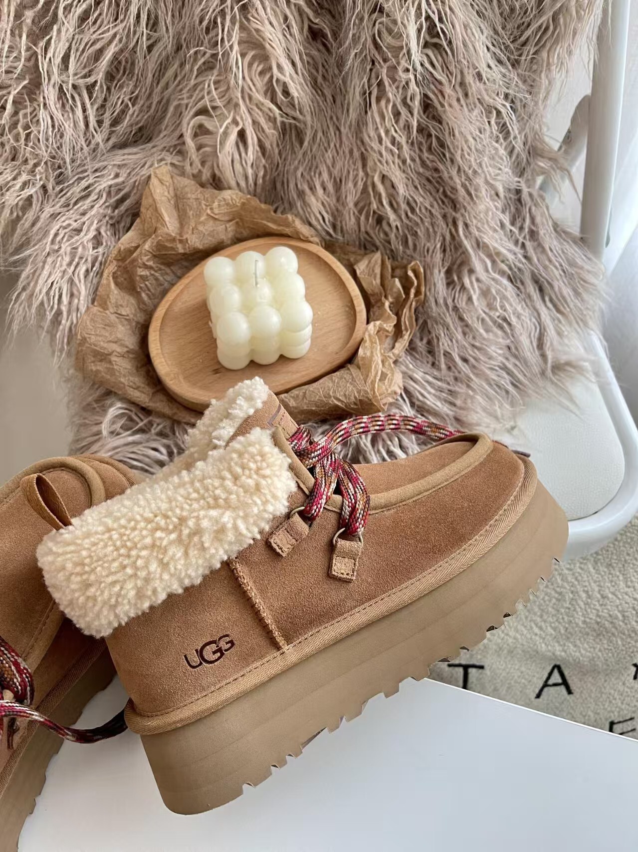 חליפת ספורט UGG לנשים 2026 שורטס והודי קז'ואל